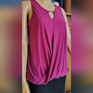 Women's sleevless keyhole top